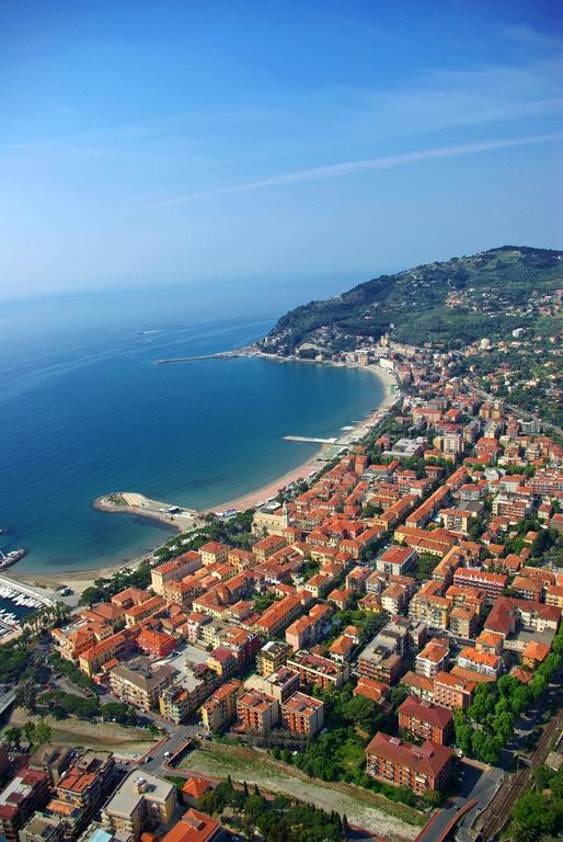 Residence Elvira Diano Marina Kültér fotó