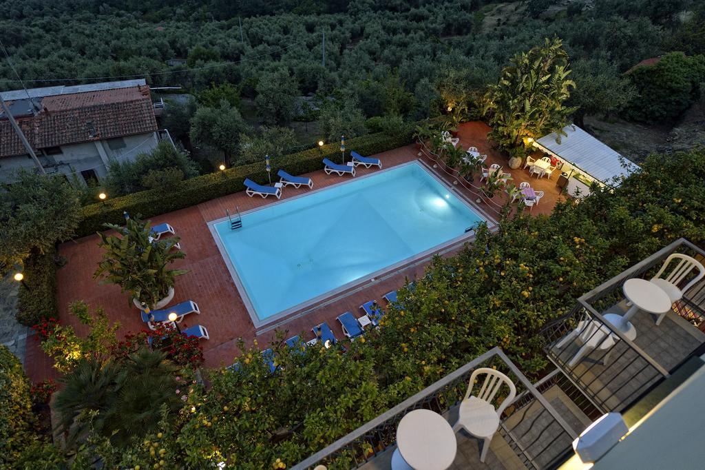 Residence Elvira Diano Marina Kültér fotó